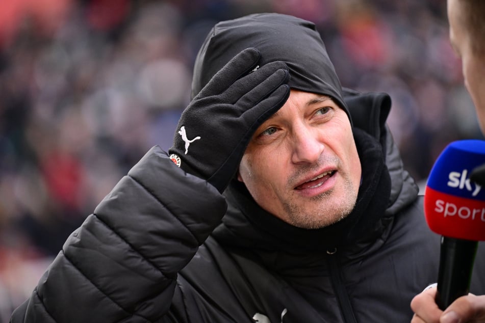 Mit dem Derby soll natürlich ein sportliches Signal im Abstiegskampf gesetzt werden, betonte St.-Pauli-Trainer Alexander Blessin am Sky-Mikrofon.