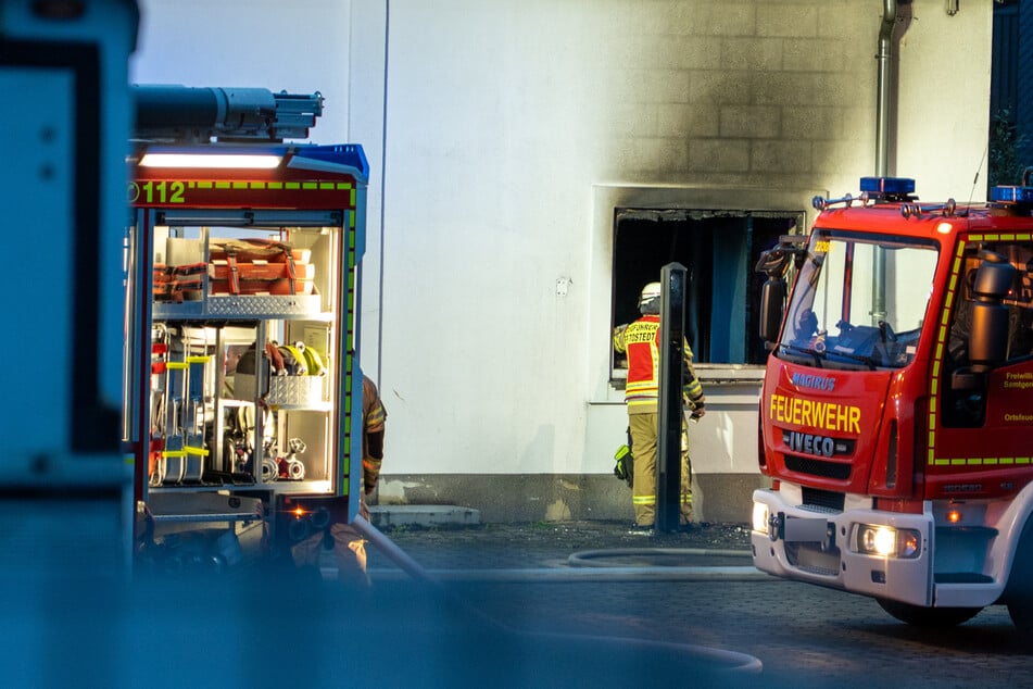 Noch ist unklar, ob eine brennende Kerze den Brand auslöste.