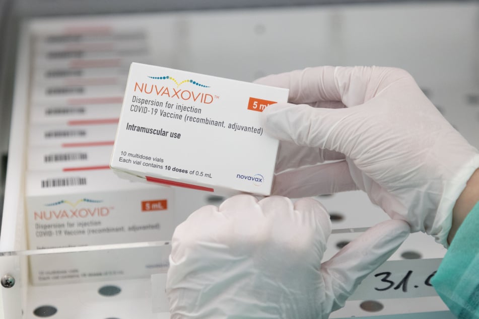 Seit kurzer Zeit wird der Corona-Impfstoff Nuvaxovid (NVX-CoV2373) vom US-Hersteller Novavax in Deutschland verimpft.