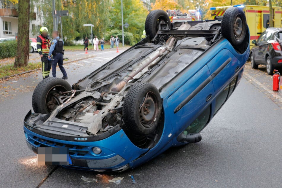 Unfall in Chemnitz: Auto landet auf dem Dach