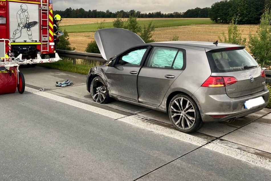 Unfall A9: VW-Fahrer kracht zweimal in Betonplanke und sorgt für Vollsperrung auf der A9
