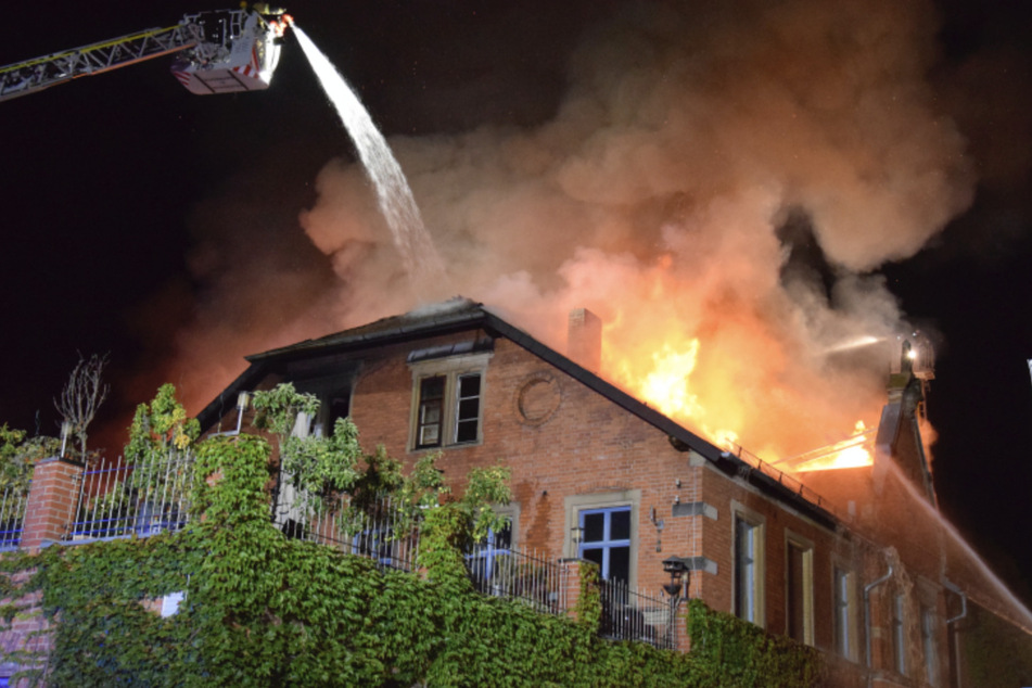 Das Feuer breitete sich rasant im Dachstuhl der "Sudpfanne" in Bayreuth aus.