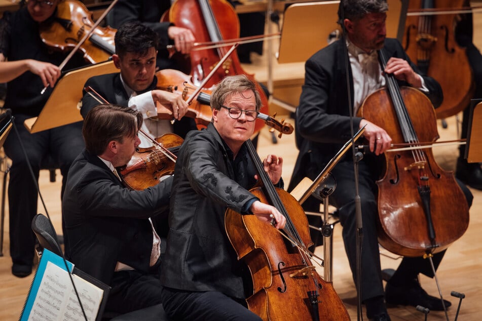 Solist Jan Vogler (62) mit dem London Philharmonic Orchestra.
