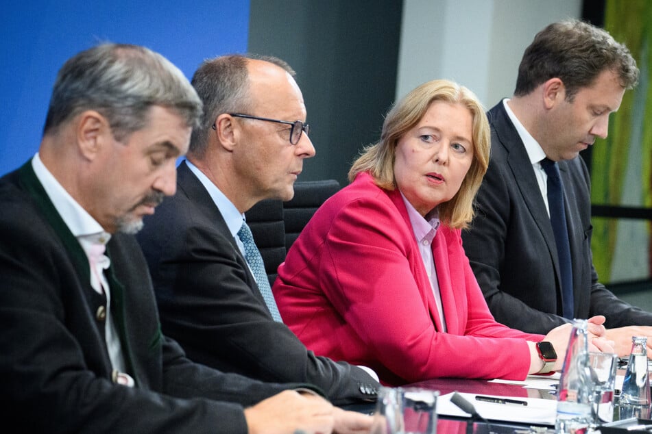 CSU-Chef Markus Söder (58, l-r), Kanzler Friedrich Merz (69, CDU), SPD-Ministerin Bärbel Bas (57) und Vizekanzler Lars Klingbeil (47, SPD) äußern sich bei der Pressekonferenz nach der ersten Sitzung des Koalitionsausschusses nach der Sommerpause im Bundeskanzleramt.