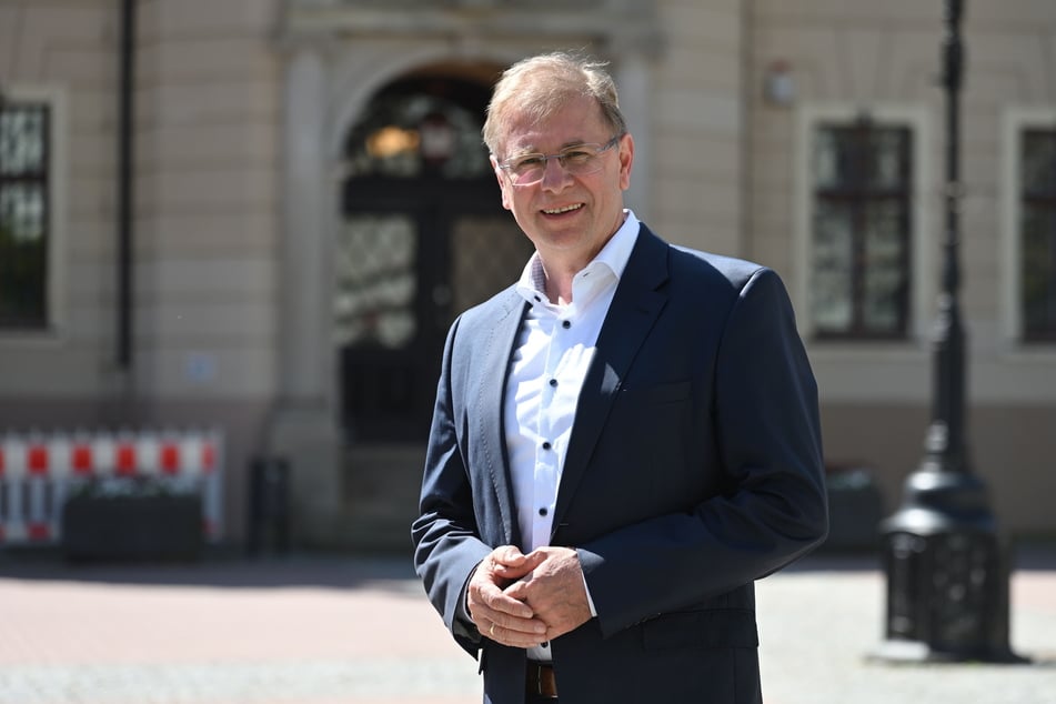 Oberbürgermeister André Raphael (62, CDU) freut sich auf den neuen Einkaufsmarkt in der Innenstadt.