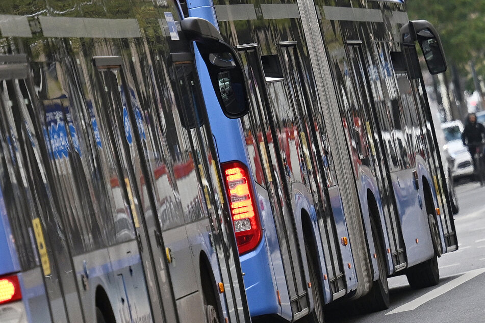 Der Täter war zuvor mit einem Bus unterwegs. (Symbolbild)