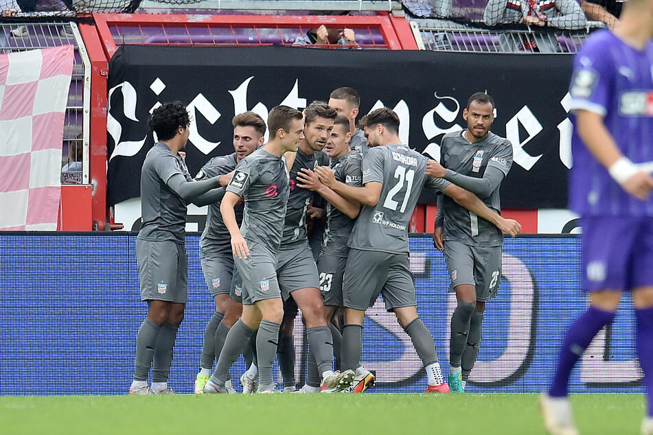 Großer Jubel beim FSV Zwickau: Die Westsachsen feierten einen ganz wichtigen Auswärtserfolg!