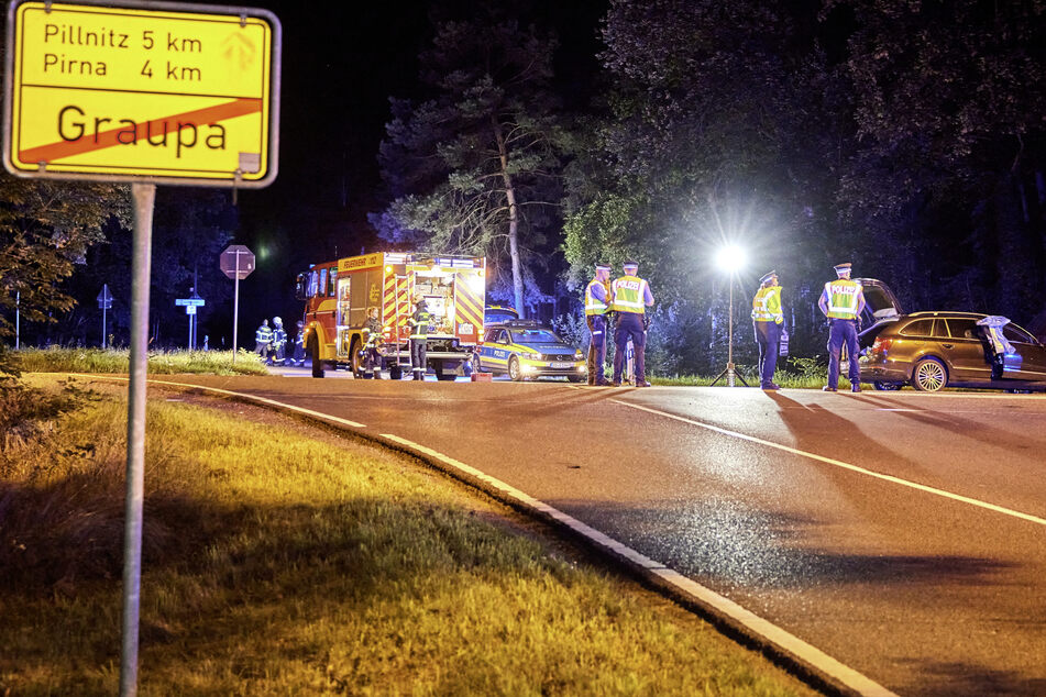 Auf einer Kreuzung in Pirna-Graupa kam es am Freitagabend zu einem heftigen Unfall.