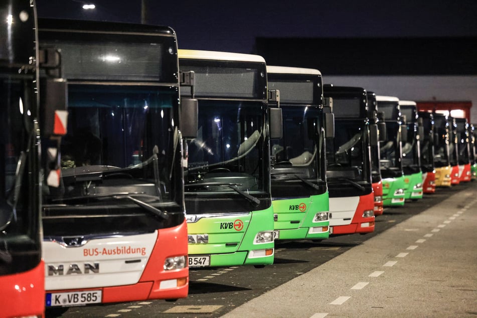 Die KVB rüstet sich am 11.11. mit Ersatzbussen und Umleitungen. (Archivfoto)