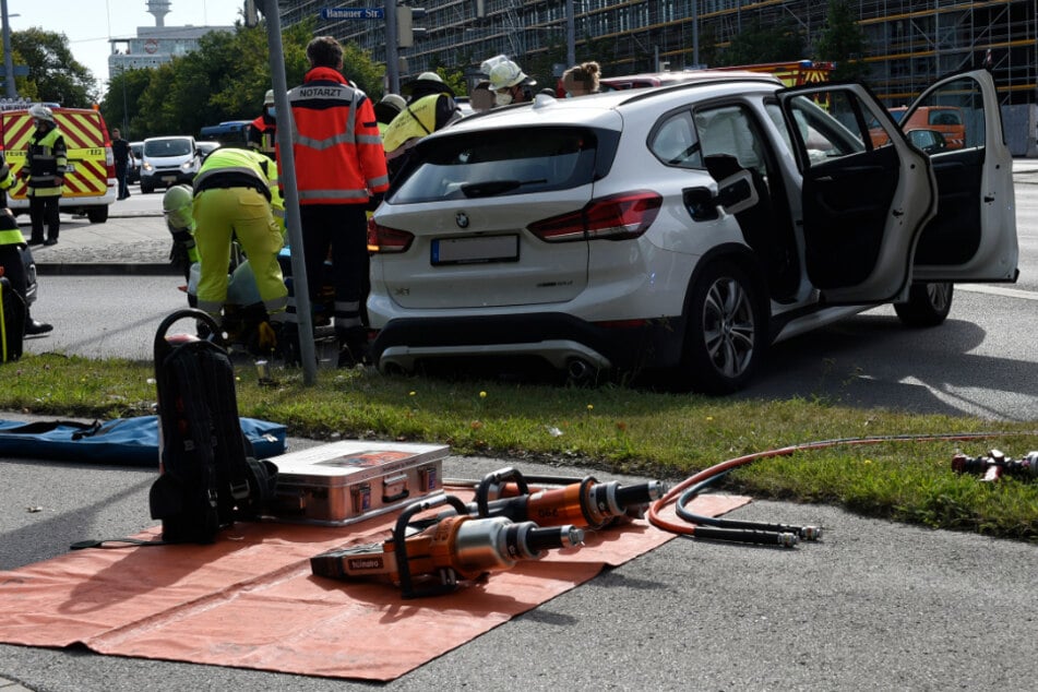 Der BMW-Fahrer wurde durch den Aufprall schwer verletzt.