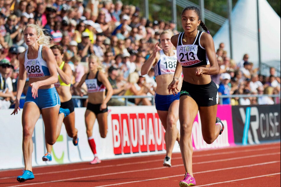 Irene Eklund (26, r.) auf ihrer Paradestrecke: Die 200 Meter Sprint. (Archivbild)