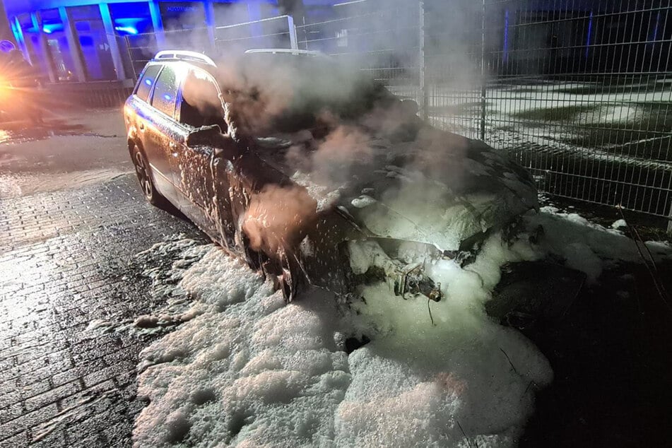 In Halberstadt wurde in der Nacht ein Auto angezündet.