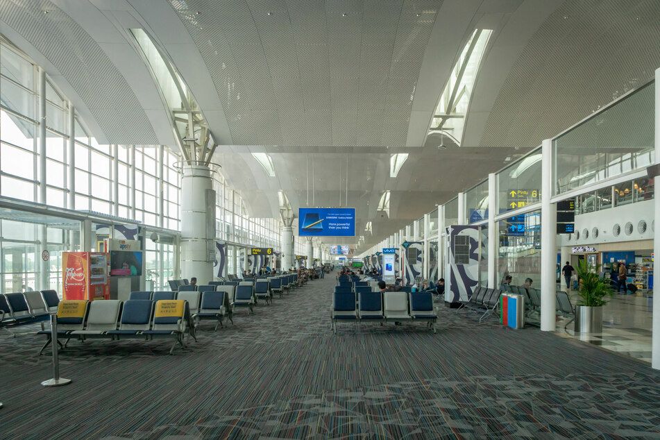 An dem Flughafen Kualanamu bei Medan wurden Reisende monatelang mit gebrauchten Corona-Tupfern getestet.
