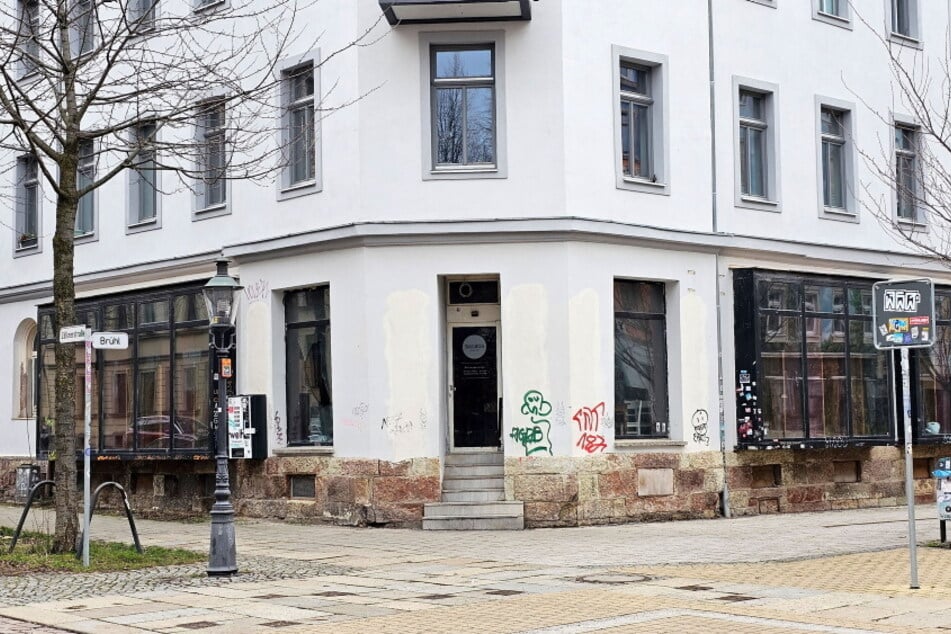 In Chemnitz verhinderte die Polizei einen gewaltsamen Übergriff auf Gäste einer Bar in der Zöllnerstraße.