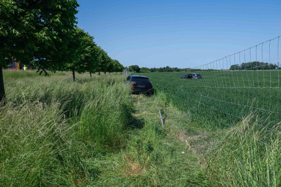 Beide Fahrzeuge kamen von der Autobahn ab.