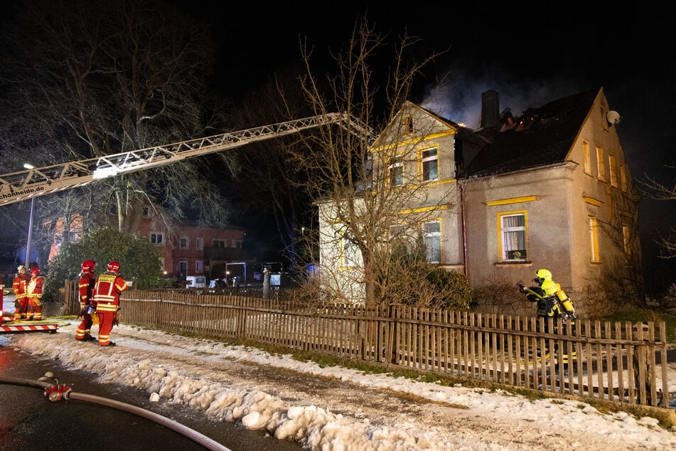 65 Einsatzkräfte rückten zu dem Brand in Schönheide aus.