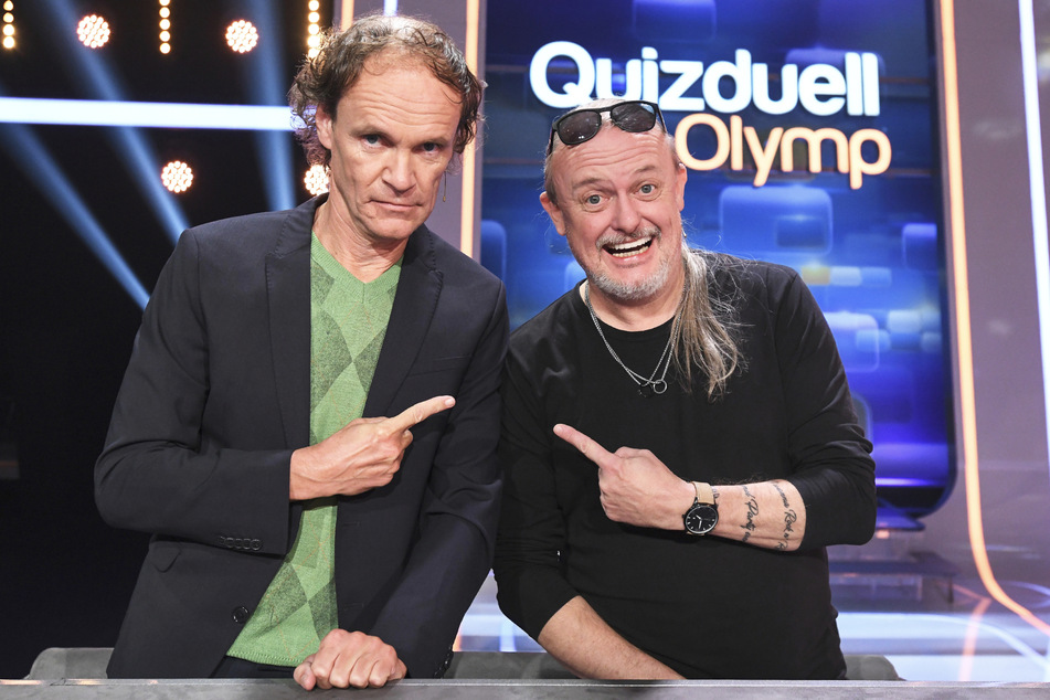 Die Comedians Olaf Schubert (56, l.) und Markus Krebs (53) wollen beim "Quizduell-Olymp" Grips beweisen.