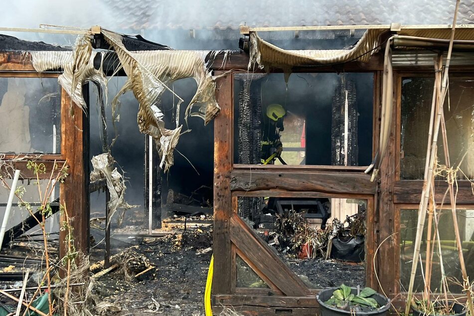 Das Haus im Sankt Augustiner Ortsteil Birlinghoven brannte nahezu vollständig aus.