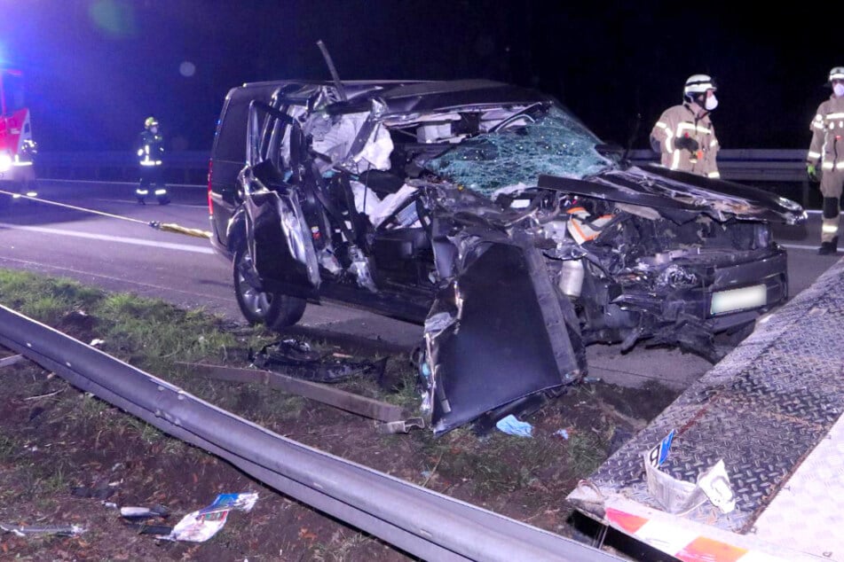 Der Fahrer des Landrovers soll unverletzt geblieben sein.