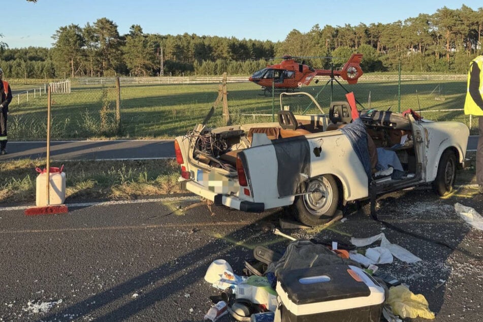 Einer der Verletzten musste mit dem Rettungshubschrauber in ein nahegelegenes Krankenhaus gebracht werden.