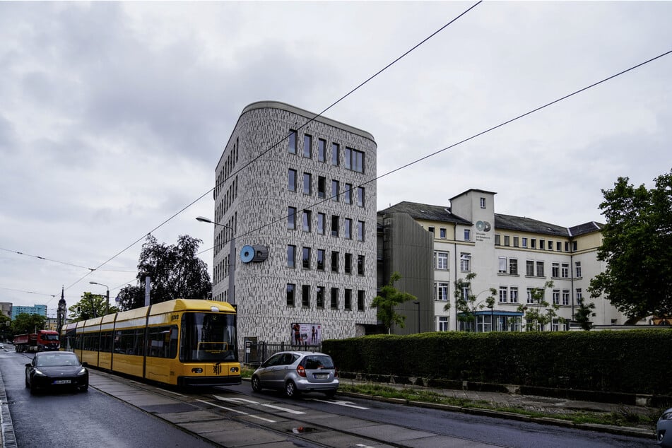 Der Kreuzungsbereich von Blasewitzer und Fetscherstraße: Hier ertönt die Durchsage "Orthopädie- und Rehatechnik Dresden".