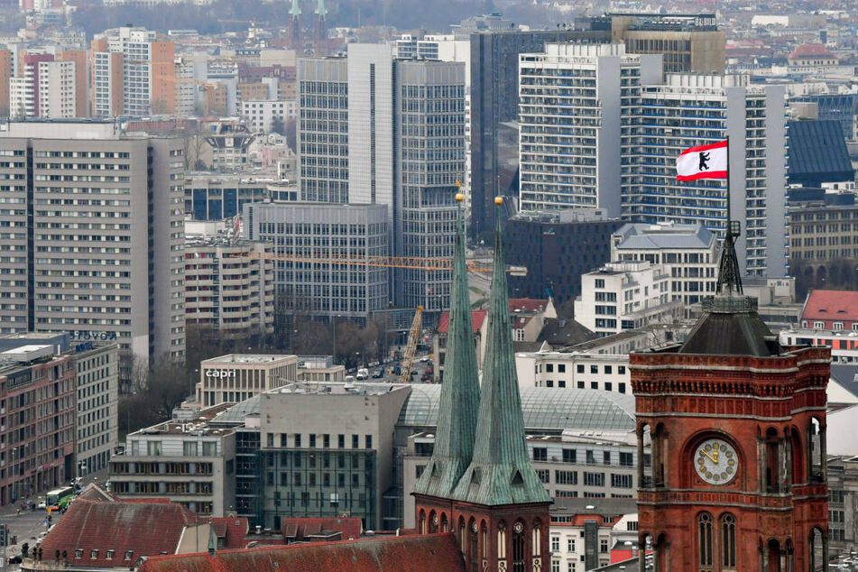 Die Regierungskoalition in Berlin strebt nach dem Mietendeckel-Aus eine Bundesratsinitiative zur Mietenregulierung an.