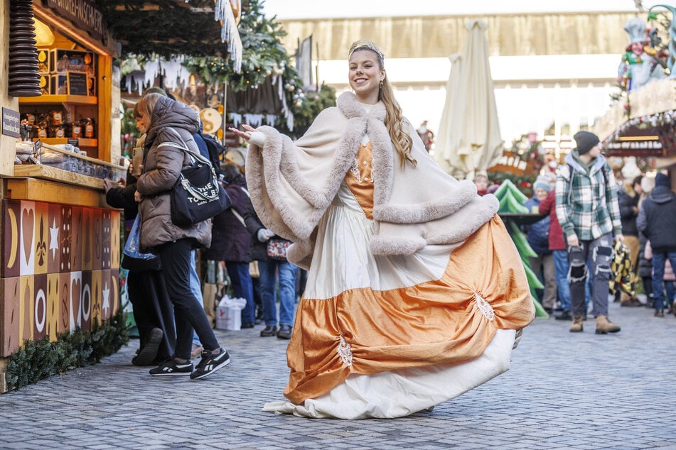 Joelle Mißler (21) ist in diesem Jahr als Goldmarie auf dem Striezelmarkt zu sehen.