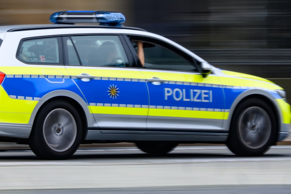 Mann stirbt auf Straße, Frau tot im Keller entdeckt: Polizei fahndet nach flüchtigem Täter