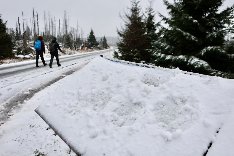 Im Harz liegt bereits ordentlich Schnee - Skifahrer müssen sich aber noch gedulden.