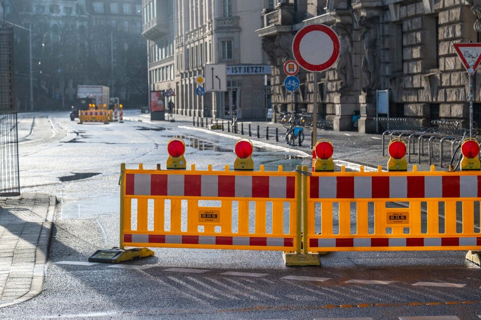 Leipzig: Schlaglöcher sorgen für Schäden: Leipziger Innenstadtring gesperrt