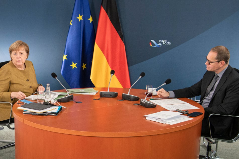 Bundeskanzlerin Angela Merkel (66, CDU) und der Regierende Bürgermeister von Berlin, Michael Müller (55, SPD), zu Beginn der Videokonferenz mit den Ministerpräsidentinnen und Ministerpräsidenten der Länder sowie Mitgliedern der Bundesregierung über den Kurs im Kampf gegen die Corona-Pandemie bis zum Jahresende.