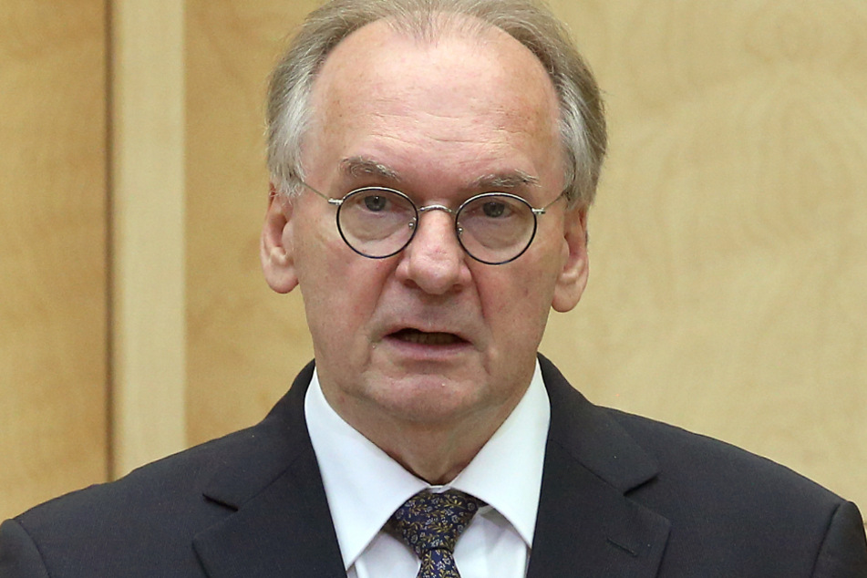 Reiner Haseloff (66, CDU).