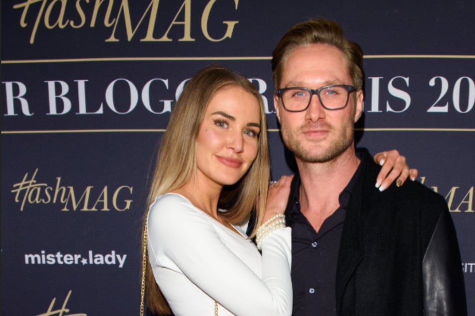 Nico Schwanz (42) und seine Freundin Julia Prokopy (25) bei der Verleihung des 4. Deutschen Bloggerpreises in Hamburg im November 2019 (Archivbild).