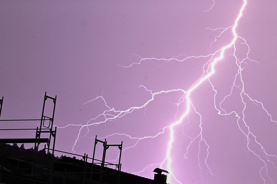 Gewitter-Front nimmt Osten ins Visier: Hier soll es krachen