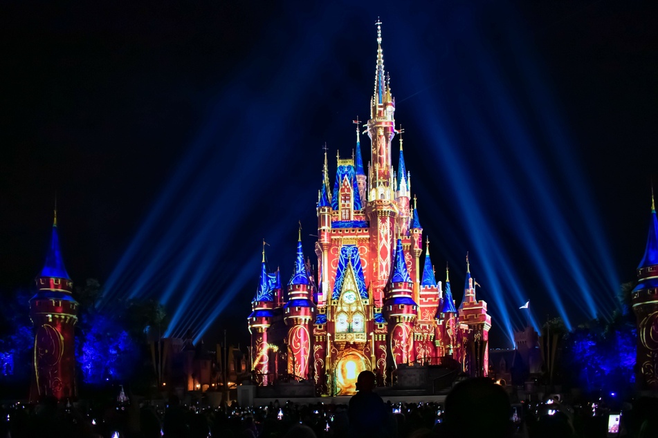 Insgesamt gibt es zwölf Disney-Parks, die die Reisenden in 24 Tagen erleben können.