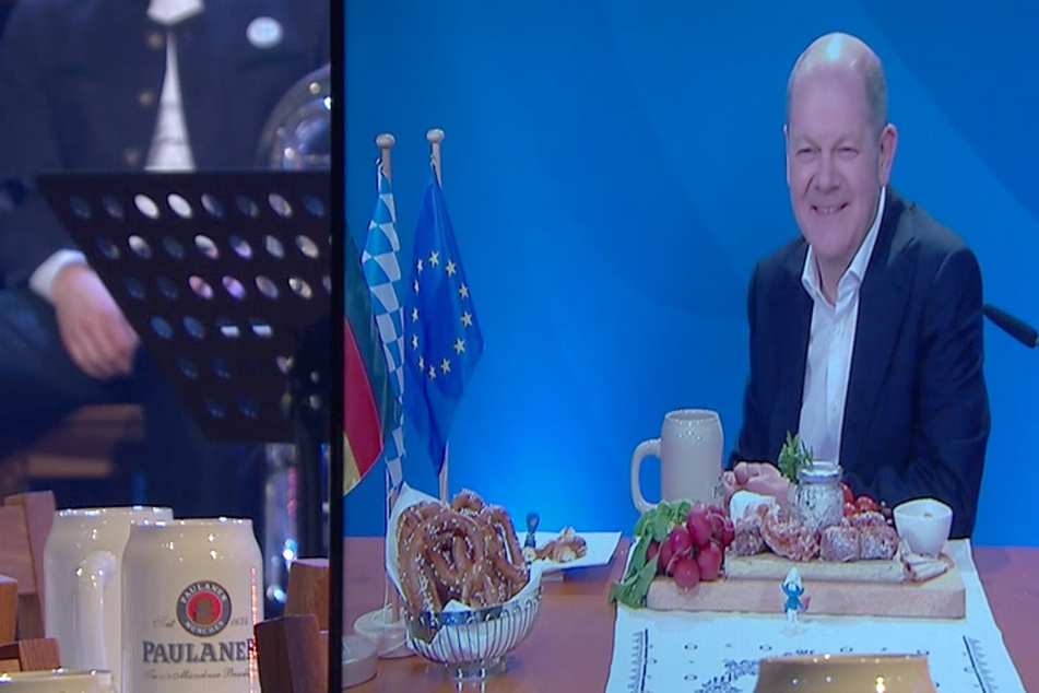Verschlumpfte Angelegenheit: Olaf Scholz (62) zeigte nach dem Streit mit Söder Humor.