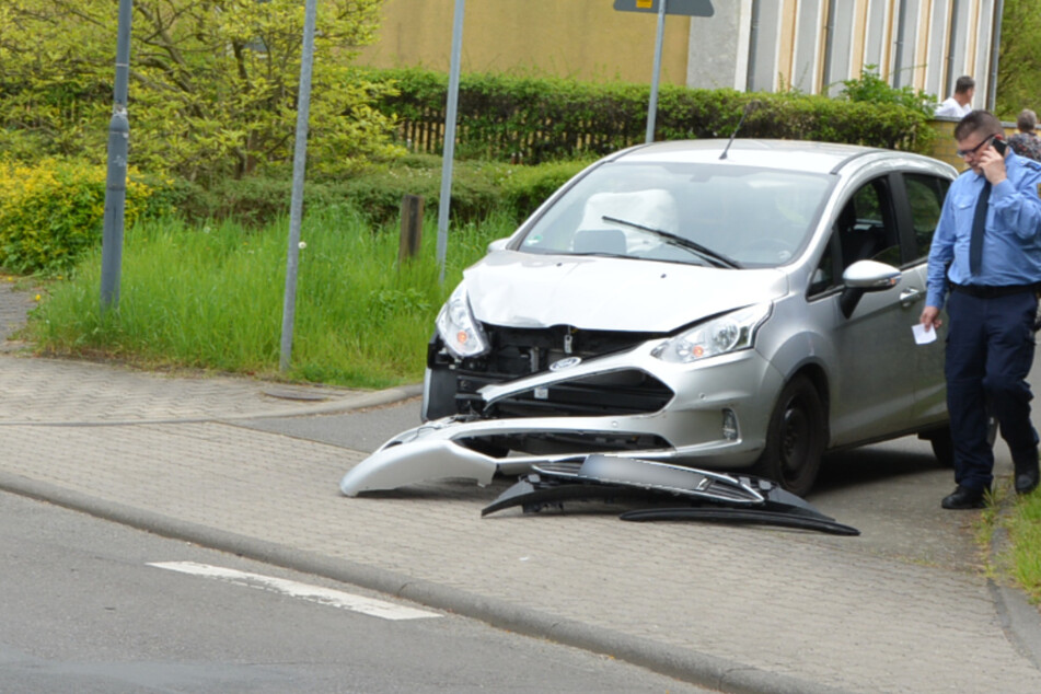 Doppelcrash in Leipzig: Auto prallt nach Unfall gegen Wand