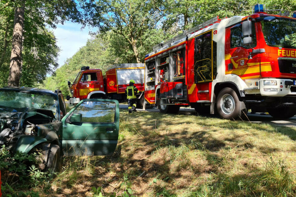 Die Feuerwehr am Unfallort.