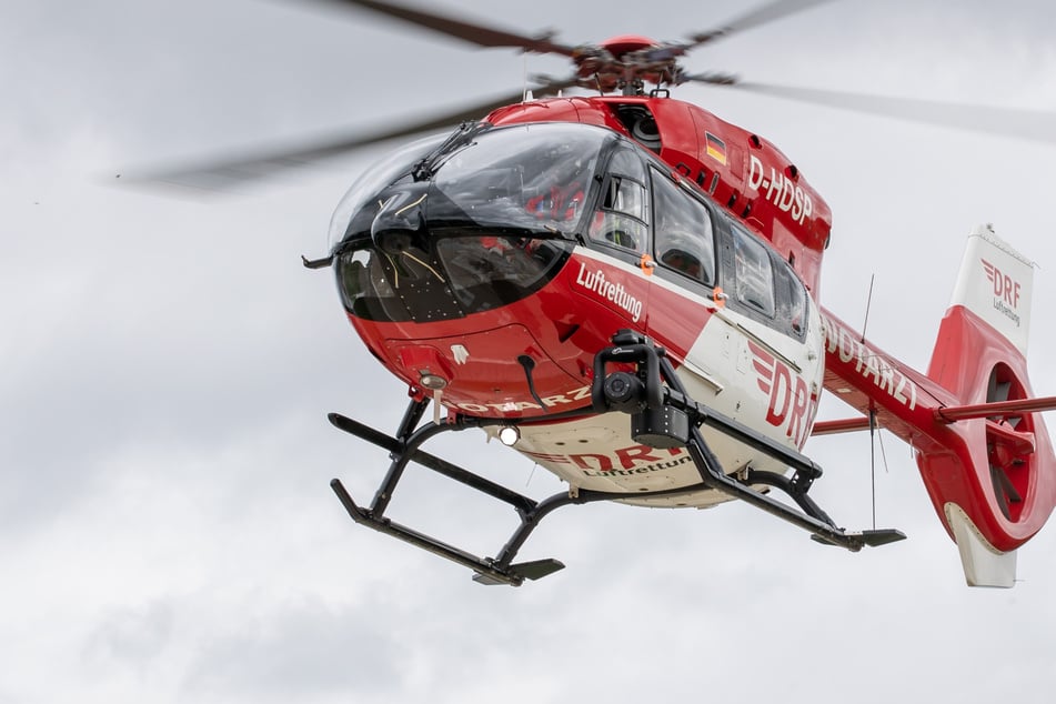 Dieb springt auf Flucht vor der Polizei aus Fenster und wird lebensbedrohlich verletzt