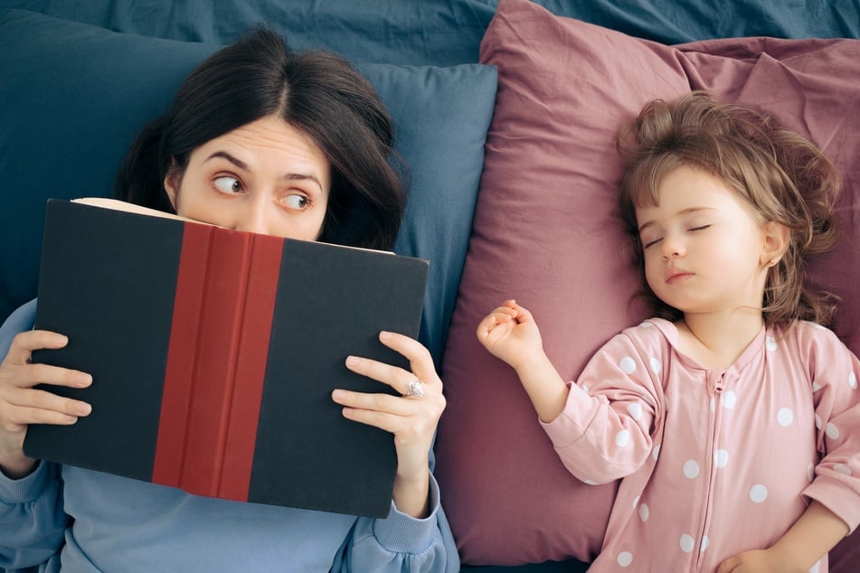 Dein Kind will nicht alleine schlafen oder braucht lange, bis es zur Ruhe kommt? Hier gibt es Tipps von Eltern für Eltern!