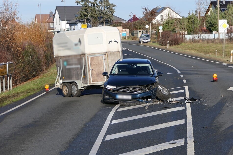 In einem Kreuzungsbereich auf der B107 krachte es Donnerstagmittag gewaltig.