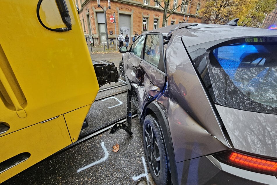 Aus einer näheren Perspektive kommen die Auswirkungen der Kollision noch deutlicher zum Vorschein.