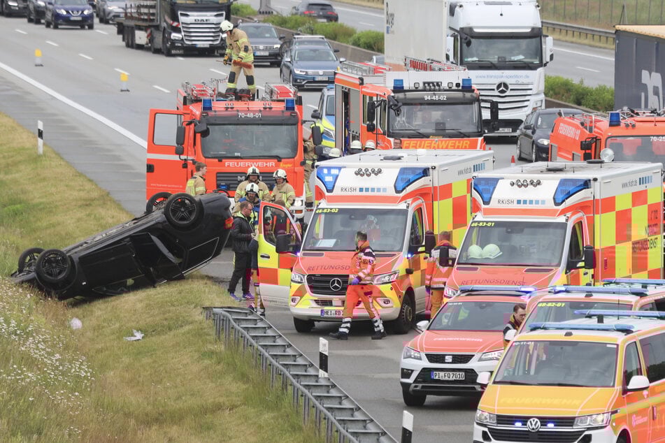 Bei dem Unfall auf der A7 wurden zwei Personen verletzt.