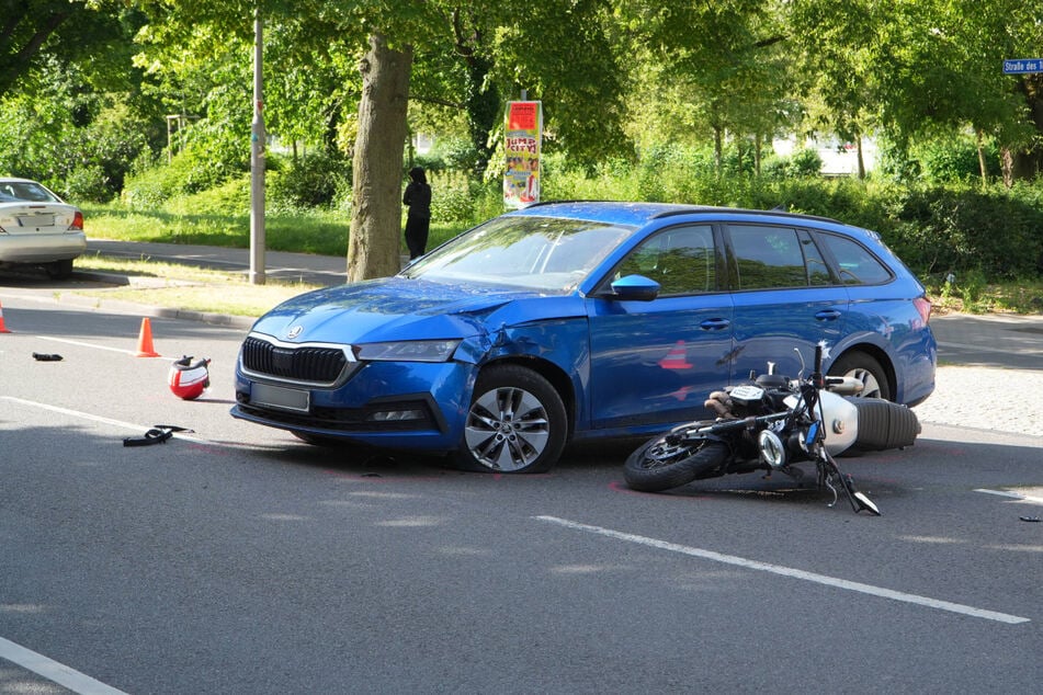 Das Auto und das Motorrad sind auf der Straße des 18. Oktober zusammengekracht.