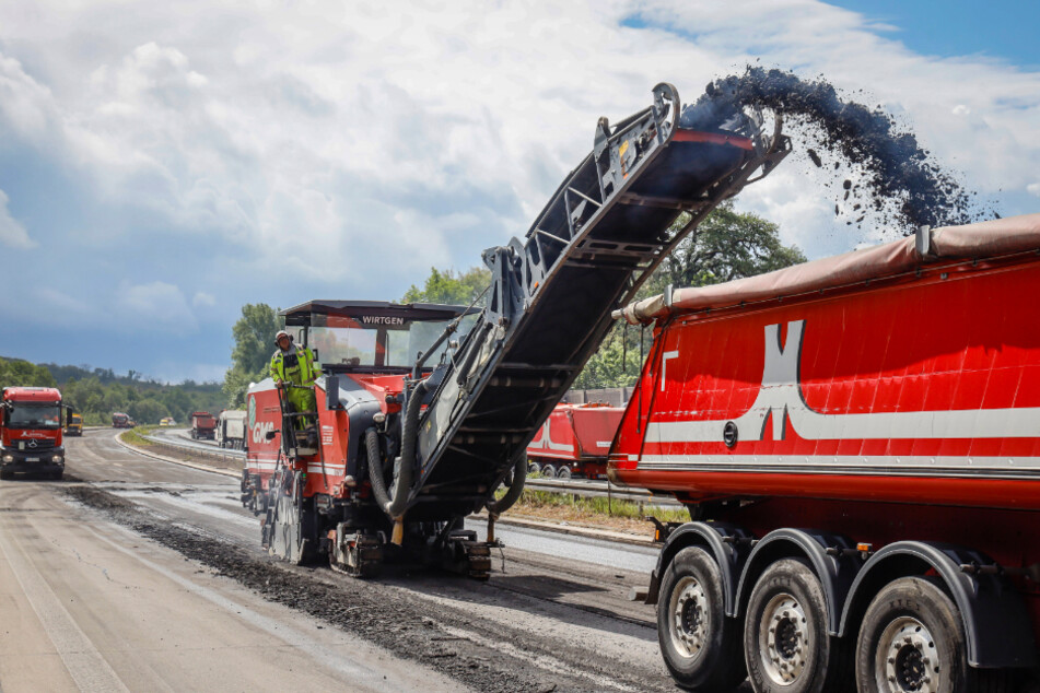 Straßenbauarbeiten dauern häufig länger - sehr zum Ärger der Autofahrer.