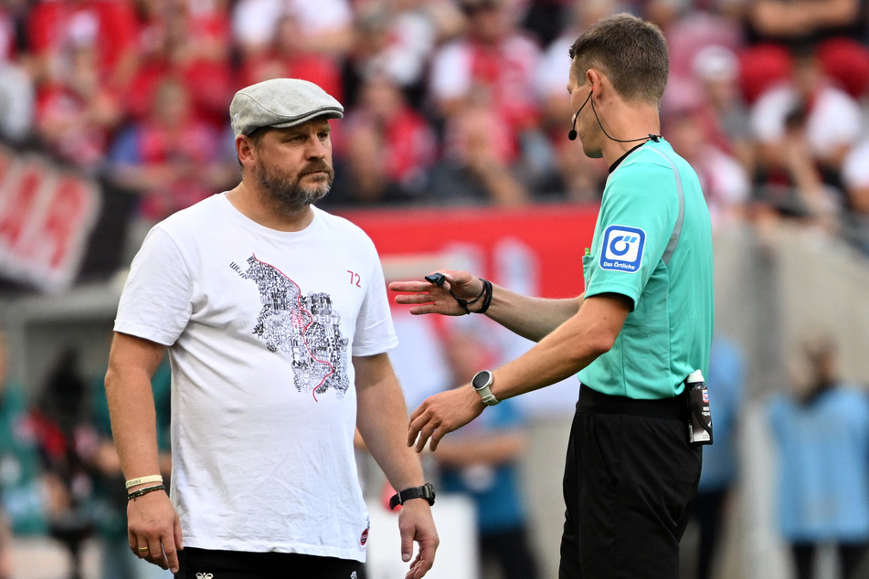 Kölns Trainer Steffen Baumgart (51) hat sich für eine Änderung beim Videobeweis ausgesprochen.