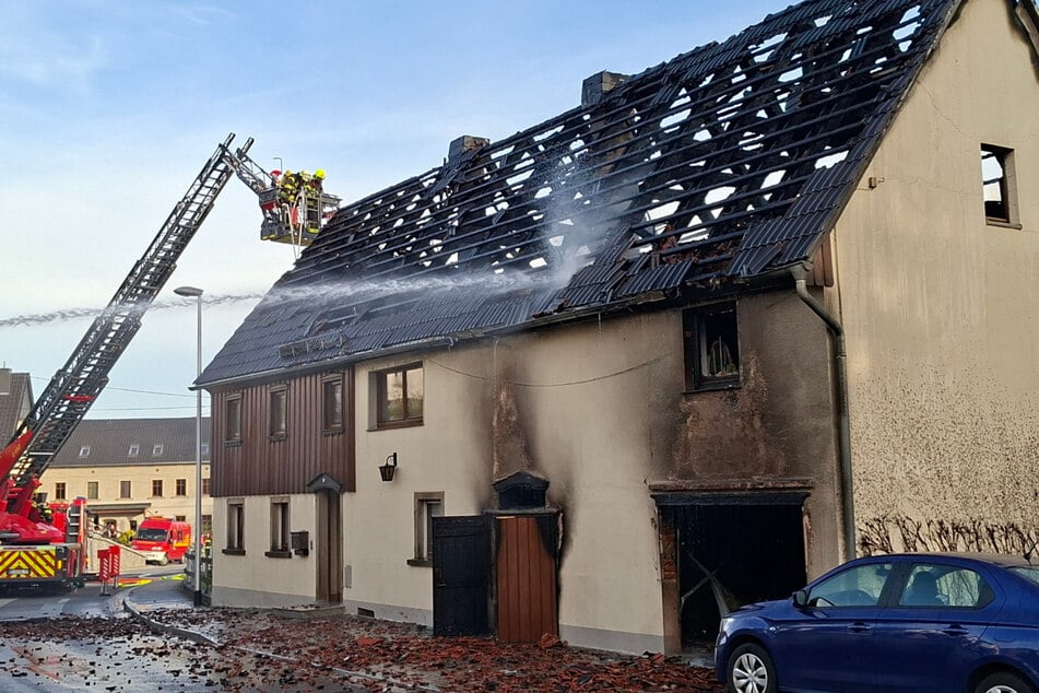 Der Dachstuhl war am Ende ausgebrannt.