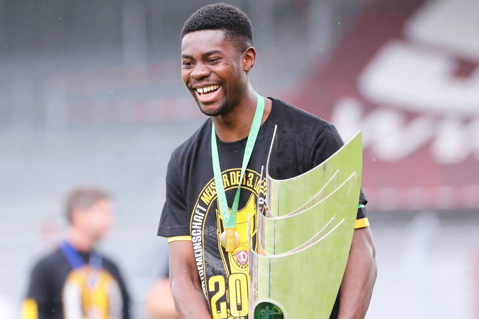 Leroy Kwadwo (24) strahlte nach der Drittliga-Meisterschaft mit Dynamo Dresden, doch nun verlässt er den Klub..