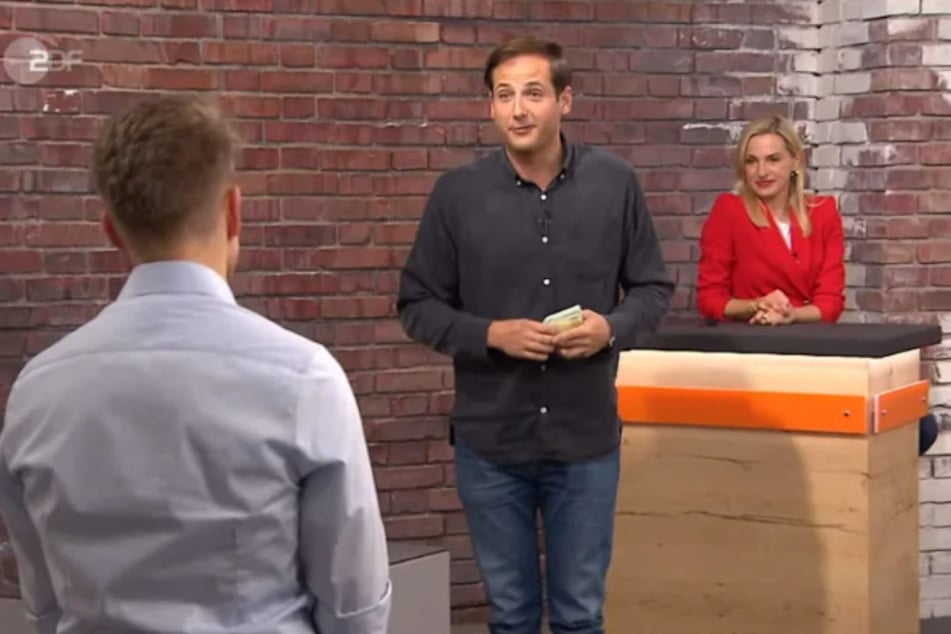 Händler Julian Schmitz-Avila (38) steckt sein Geld wieder in die Tasche und lädt den Studio-Gast stattdessen zum Essen ein.