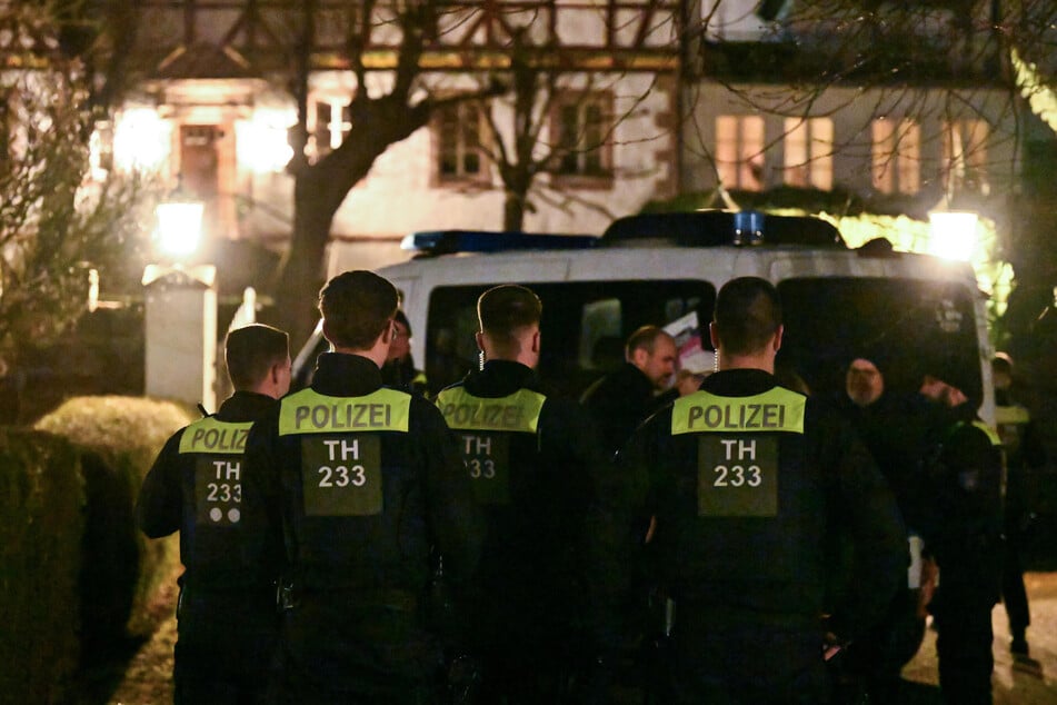 Die Ermittlungen zu den Hintergründen der Tat laufen.